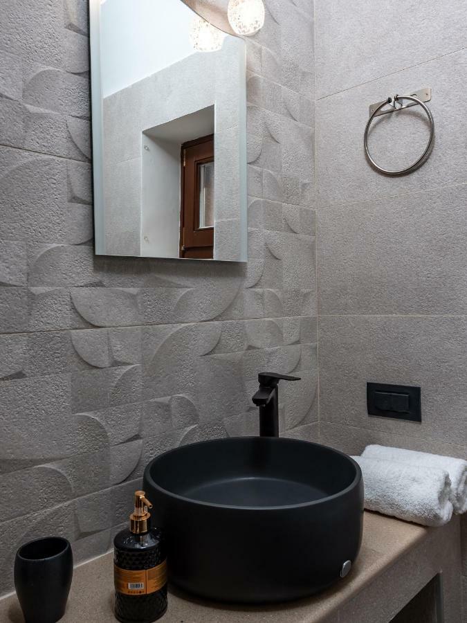Bibliotheque Apartment *